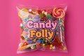 faire un sachet de bonbons mix avec écrit Candy folly et en fond rose fushia